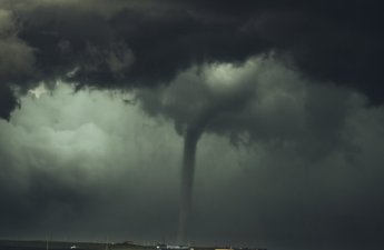 СМИ: В США из-за торнадо погибли три человека