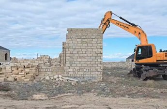 Gəncədə qanunsuz tikililər söküldü - FOTO/VİDEO