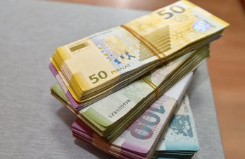 В Баку племянница украла у тети 28 тысяч манатов