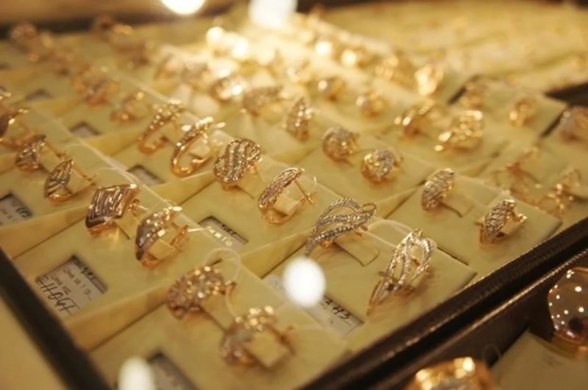 Азербайджан возобновил импорт ювелирных изделий из двух стран