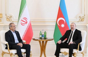 Пезешкиан позвонил Алиеву
