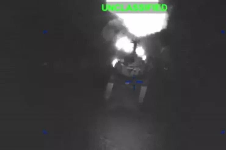 ABŞ İranın hərbi gəmilərini belə vurdu - VİDEO