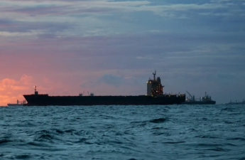 Hörmüz boğazında daha bir gəmi hücuma məruz qalıb