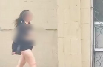 Bakıda yarıçılpaq gəzən qadın xəstəxanaya yerləşdirildi - VİDEO