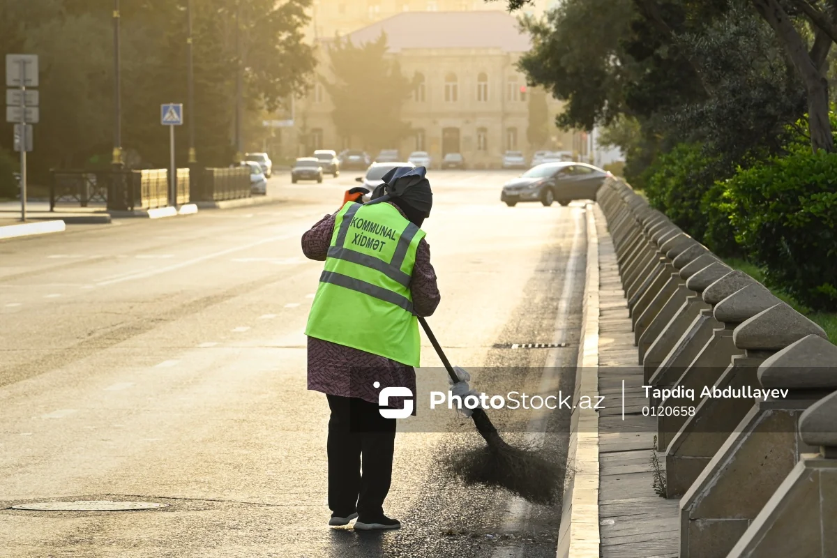 Bakıda süpürgəçini maşın vurub öldürdü