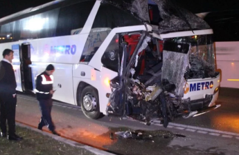 Avtobusla yük maşını toqquşub, 10-dan çox şəxs xəsarət alıb