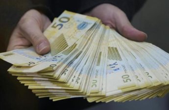 Həbsdə olan oğlunu azad etdirəcəyini dedi, minlərlə manatı ələ keçirdi