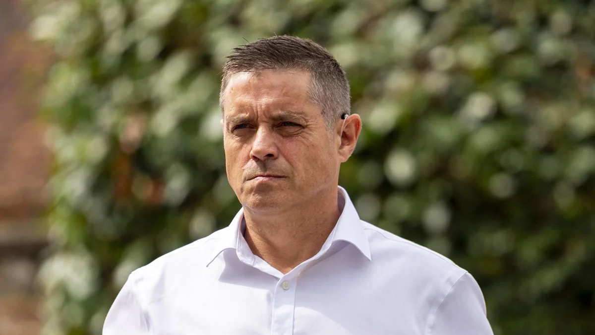 Британский актер, осужденный за изнасилование подростков, умер в тюрьме