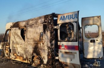 Rusiya təcili tibbi yardım maşınını vurdu...-Həkimlər həlak oldu...-FOTO