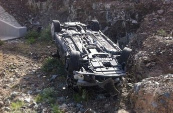 Qusarda “Mercedes” dərəyə aşdı - 5 nəfər yaralandı