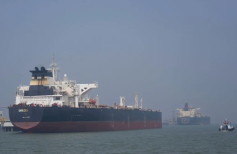 Pakistanın neft tankeri Hörmüz boğazından keçdi...-