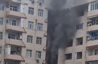 Bakıda yaşayış binası YANIR