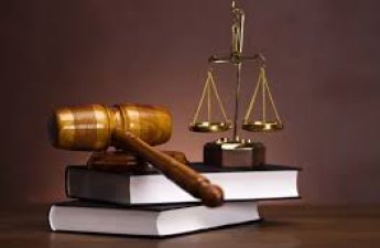 Şantajla pul tələb etməkdə təqsirləndirilən qadına hökm oxundu