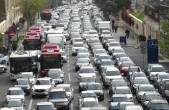 На дорогах Баку наблюдаются пробки - Список