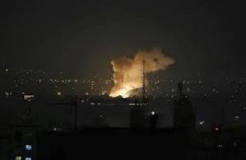 Ər-Riyad bombalanır, təyyarələr havada dövrə vurur - VİDEO