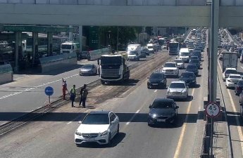 На улицах Баку затруднено движение