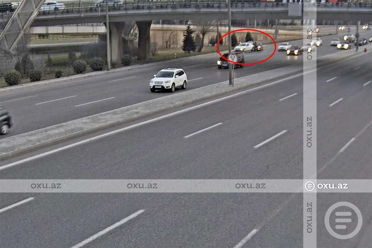 Шокирующие кадры ДТП в Баку: водителя зажало между двумя автомобилями - ФОТО/ВИДЕО