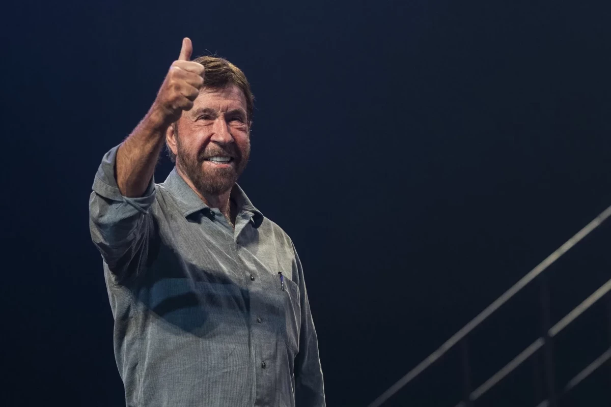 Çak Norris xəstəxanaya yerləşdirilib