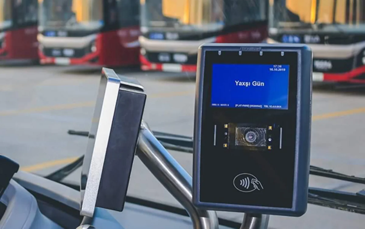 В Баку еще на одном из автобусных маршрутов вводят безналичную оплату