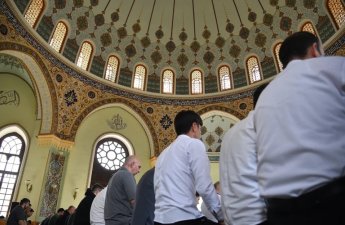 Təzəpir məscidində bayram namazı qılındı