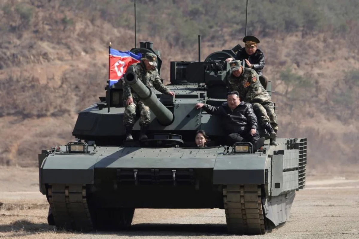 Kim Çen In qızı ilə birlikdə tankı sınaqdan keçirdi - FOTO