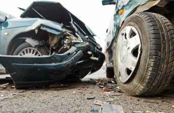 Gəncədə iki avtomobil toqquşub, xəsarət alanlar var