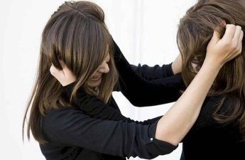 Ucarda gəlin qayınanasına xəsarət yetirdi – TƏFƏRRÜAT