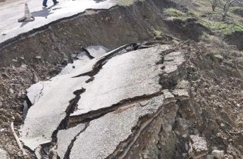 AAYDA: Sürüşmə Muğanlı–İsmayıllı yolunun hərəkət hissəsinə ziyan vurmayıb