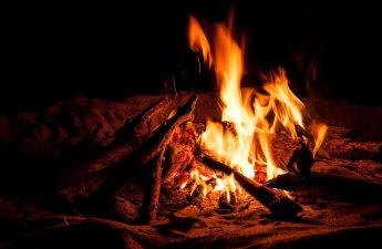 Sumqayıtda tonqal yandırılan zaman partlayış baş verib, 8-i uşaq olmaqla, 10 nəfər xəsarət alıb