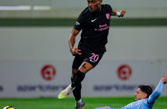 Coy Lens Mikels Bahodir Nasimovun rekordunu təkrarlayıb