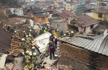 При обрушении двух зданий в Стамбуле пострадали 7 человек — ОБНОВЛЕНО-2-ФОТО