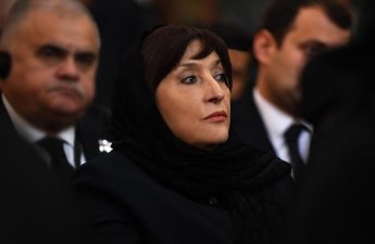 Sahibə Qafarova II İlyanın dəfn mərasimində iştirak edib - FOTO