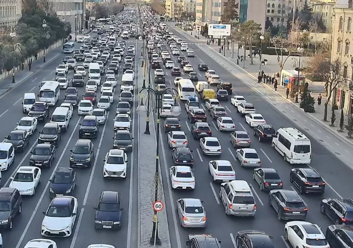 Sıxlığın qarşısını almaq üçün yeni avtomobil yolları inşa ediləcək - VİDEO