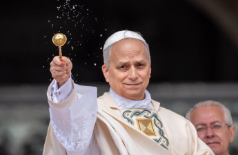 Roma Papası hava bombardmanlarının əbədi qadağan olunması ilə bağlı çağırış edib