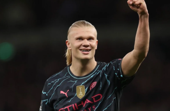 Erlinq Holann Norveçin ən bahalı kitabını satın alaraq doğma şəhərinin bələdiyyəsinə hədiyyə edib