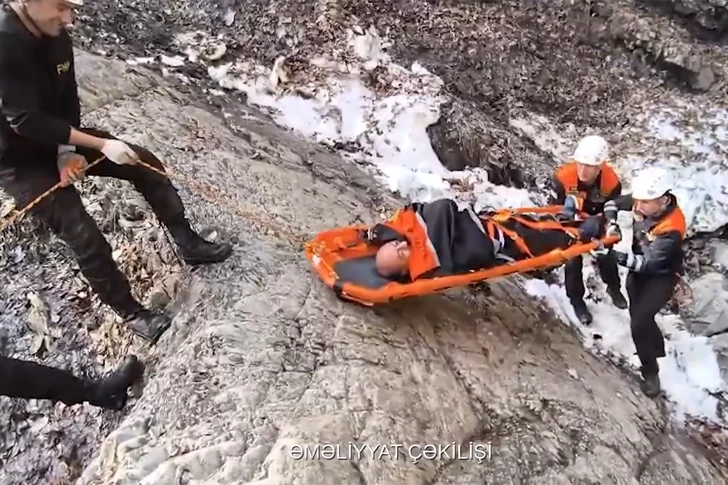 В Габале мужчина получил травмы в горах: МЧС провело эвакуацию-ВИДЕО