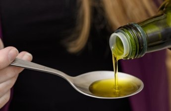Hər gün bir qaşıq zeytun yağı içməyin inanılmaz faydası