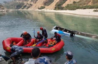 Banqladeşdə avtobus çaya düşüb: Çox sayda ölən və itkin düşən var