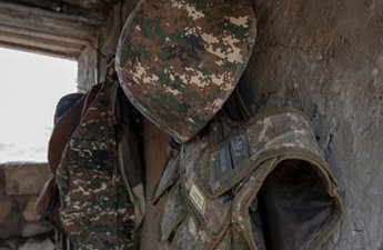 Ermənistanda üç hərbçi bıçaqlandı