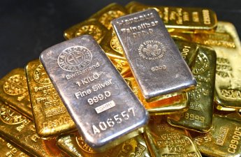 Цена на золото повысилась на 1,5%, серебро подорожало на 3%