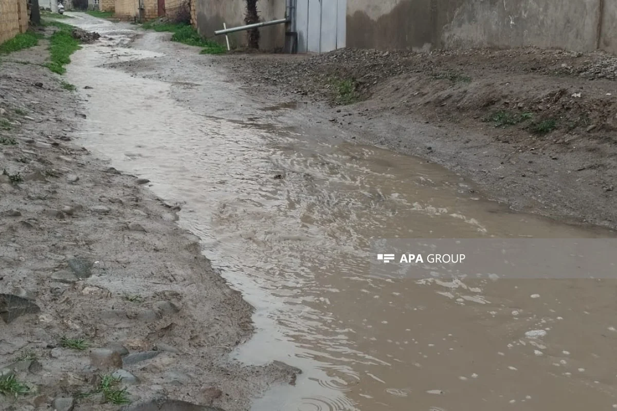 Gəncəyə yağan yağış ciddi fəsadlar törədib - FOTO
