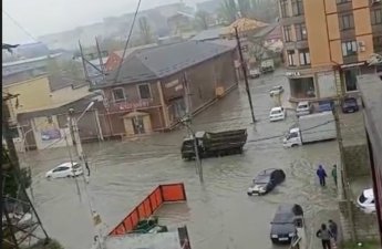Из-за сильных дождей подтопления произошли в Дубае, Махачкале и в Армении
