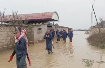 Xaçmazda evlərə su dolub, köməksiz vəziyyətdə qalan 22 nəfər təxliyə edilib - VİDEO - FOTO