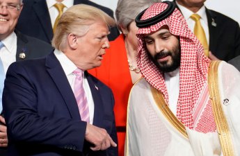 Трамп об отношениях с принцем Саудовской Аравии: «Будет целовать мою задницу»