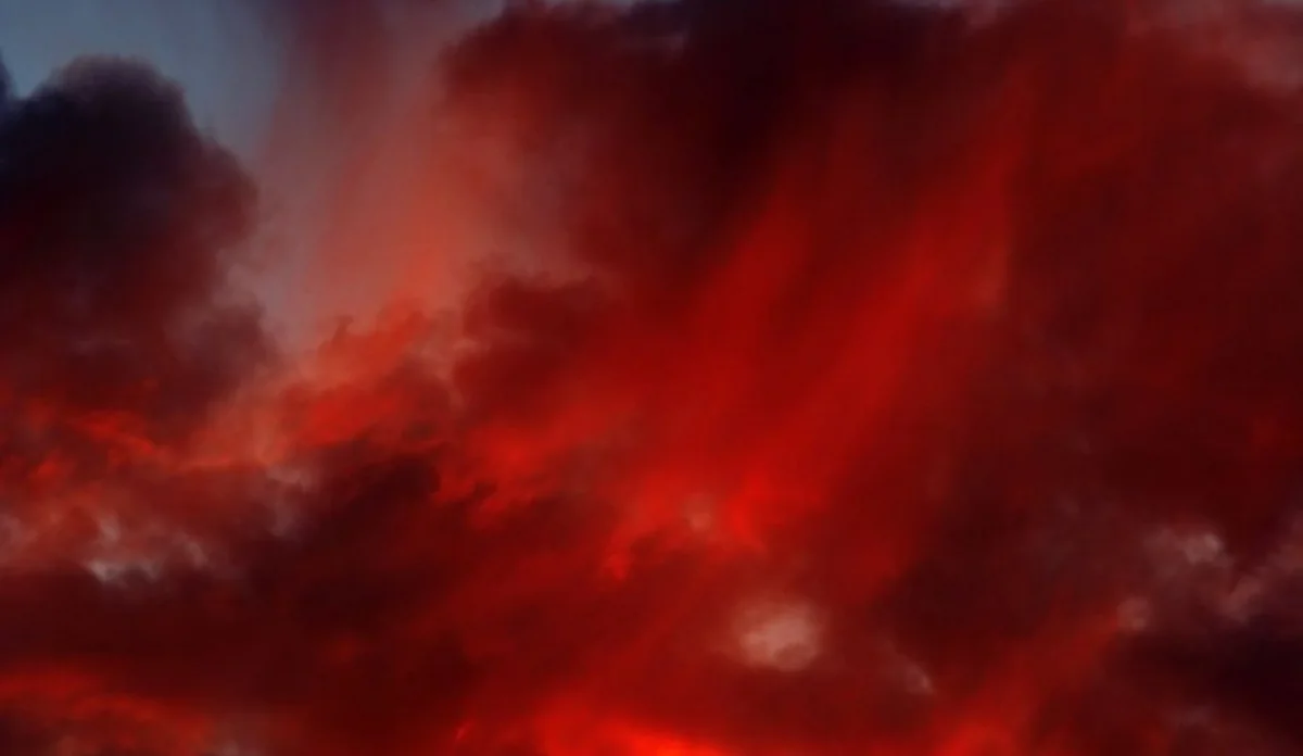 Кровавое небо накрыло Австралию: жители страны стали очевидцами невероятного явления после шторма - ВИДЕО