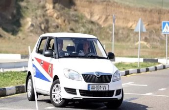 Qonşu ölkədə sürücülük vəsiqələri qanunsuz verilirmiş