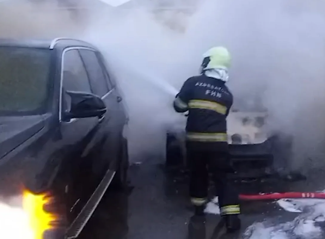 В Масазыре загорелся автомобиль - ВИДЕО