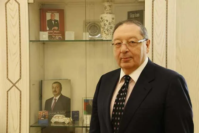 Prezident Cəmil Əliyevi 