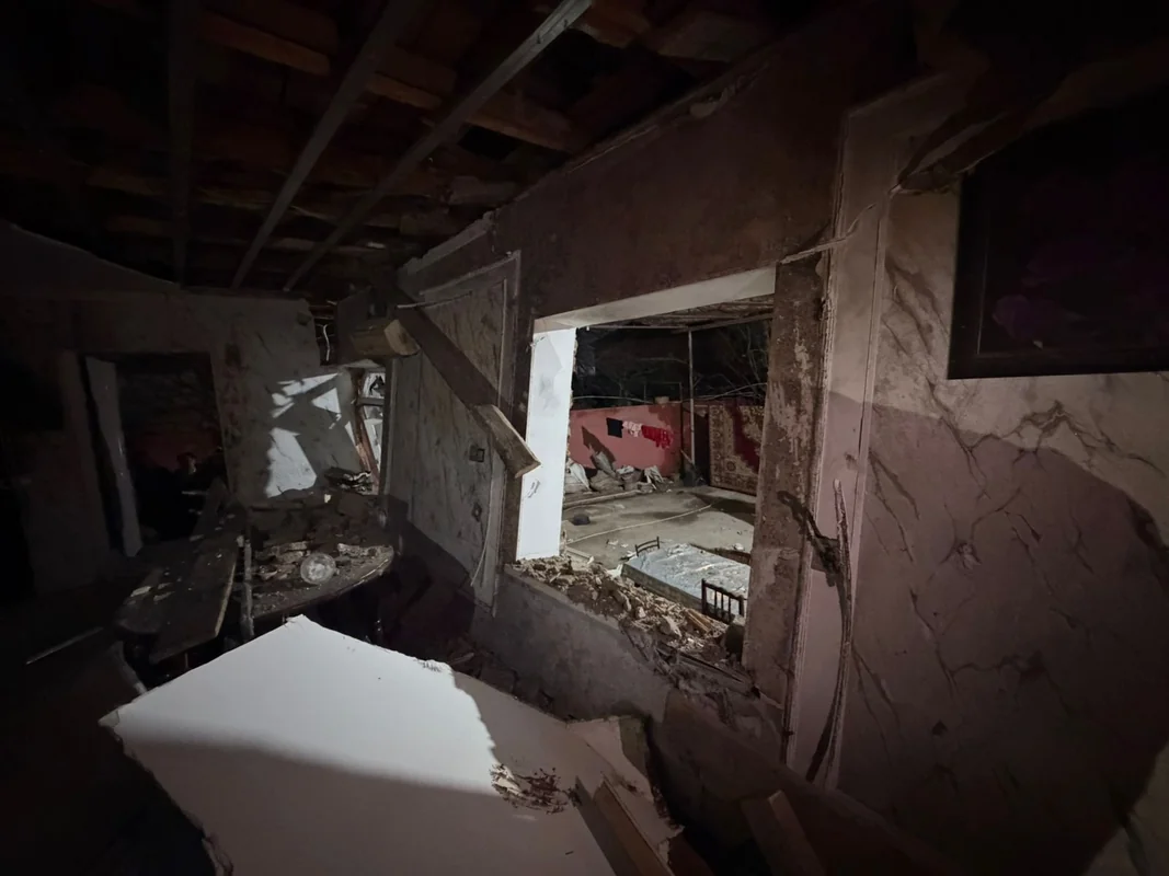 Şirvanda yaşayış evində partlayış: Xəsarət alan var - FOTO/VİDEO