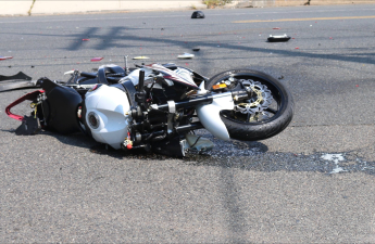 Gəncədə avtomobil mopedlə toqquşub, xəsarət alan var